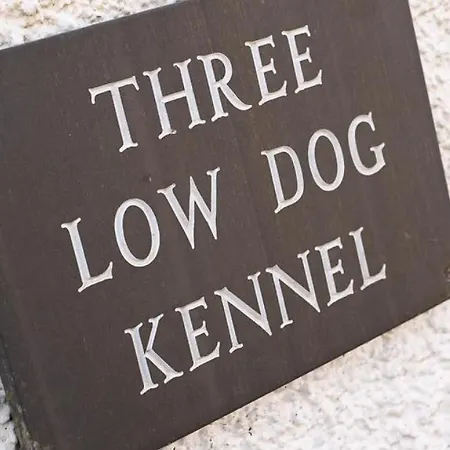 Low Dog Kennel Cottage