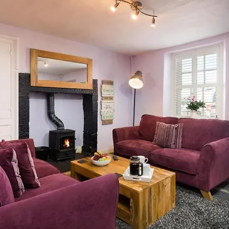 Low Dog Kennel Cottage