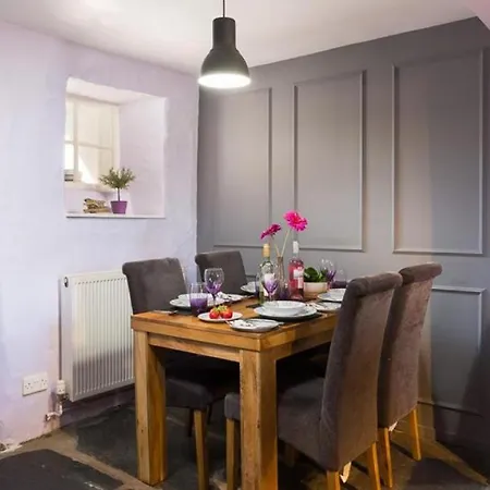 Low Dog Kennel Cottage