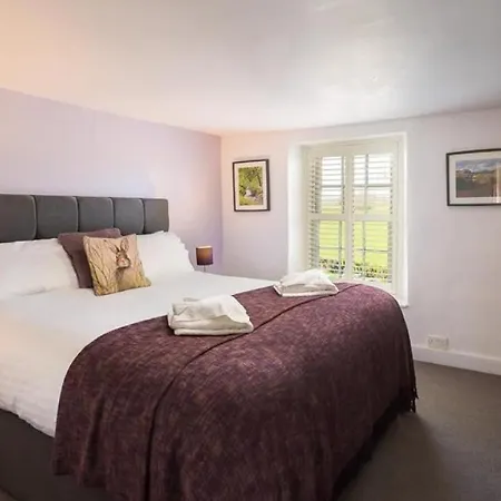 Low Dog Kennel Cottage
